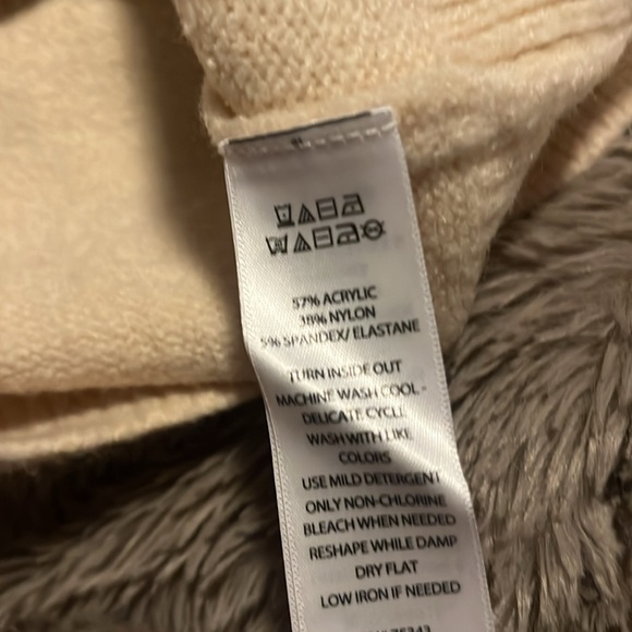 Cream V neck Cardigan - Picture 8 of 8